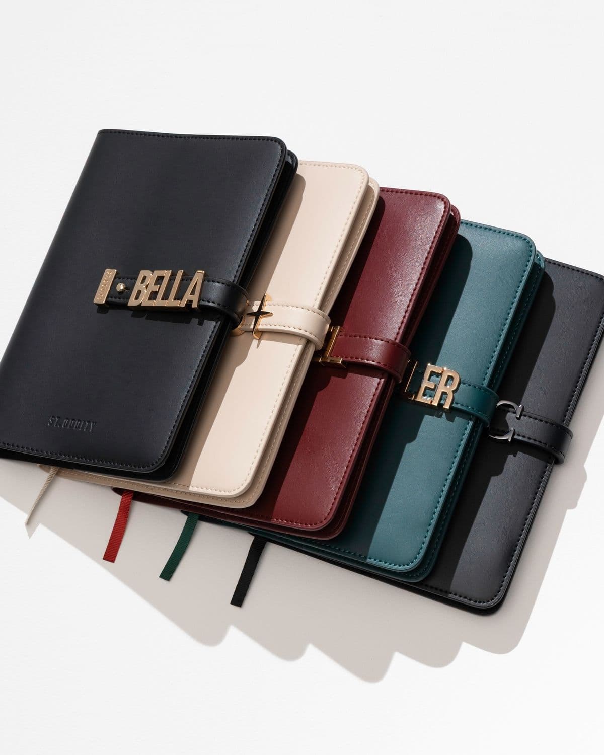 Libretas con hebilla personalizada y letras doradas