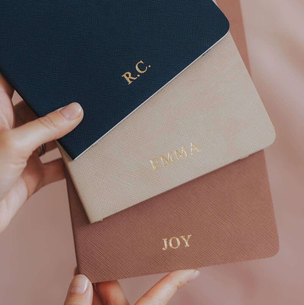 Libretas personalizadas con iniciales doradas R.C., EMMA, JOY